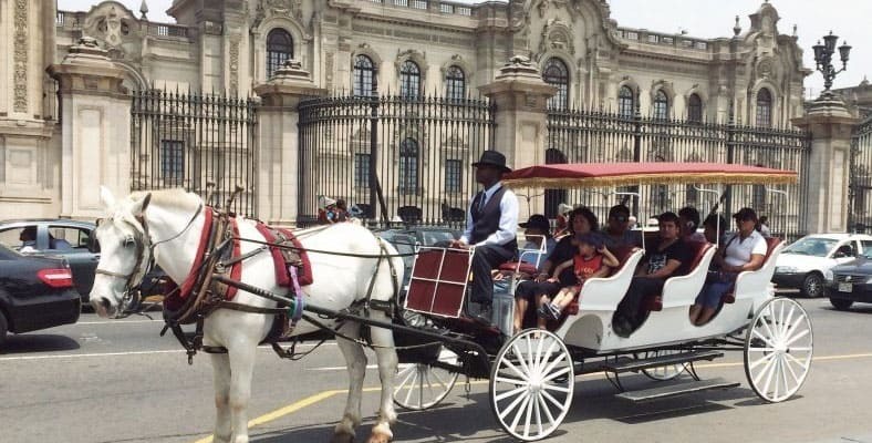 Tour with horses in the center of Lima